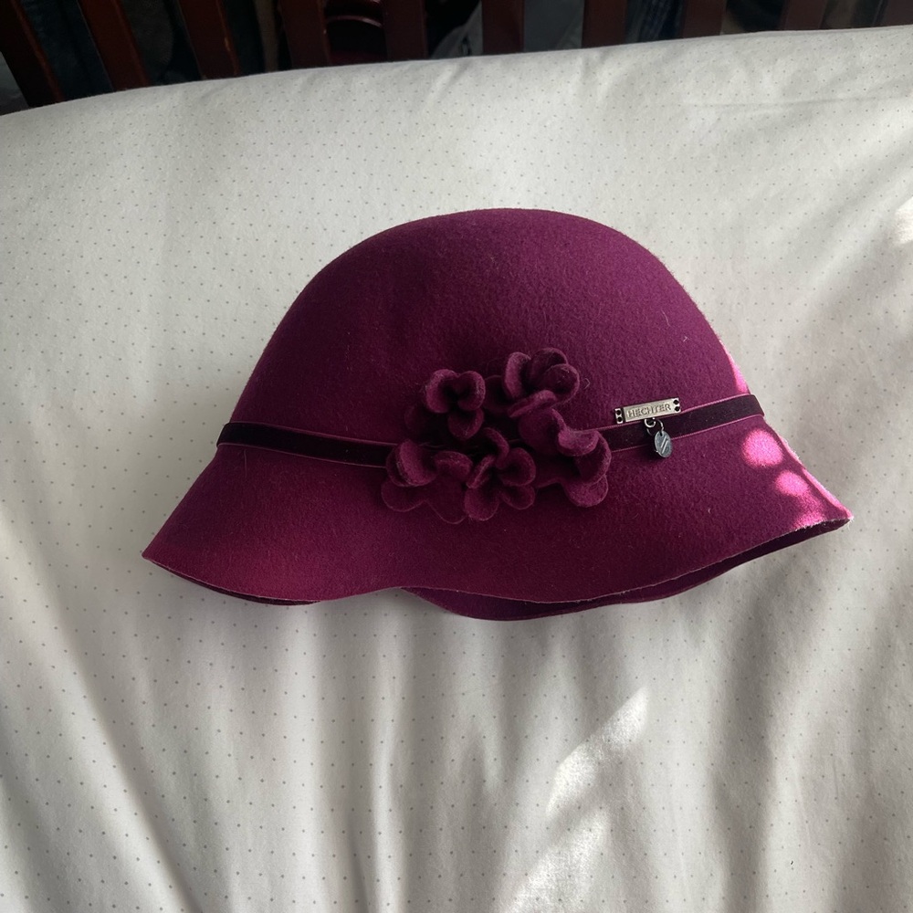 1920’s style burgundy women’s hat